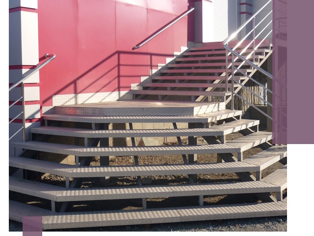 Лестницы для магазина в Тутаеве — изготовление и монтаж