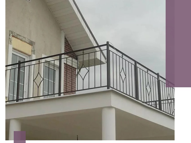 Изготовление балконных ограждений в Тутаеве из металла и стекла