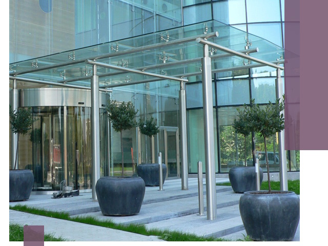 Навесы из стекла на заказ в Тутаеве — монтаж и установка