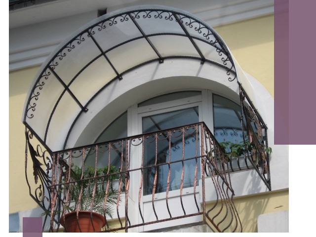 Козырьки над балконом в Тутаеве — изготовление и монтаж